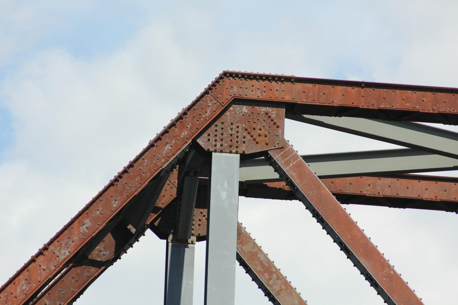 Upper angle connection
